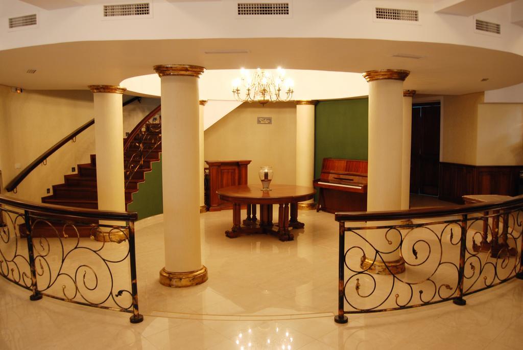 Hotel Gallant Sibiu Buitenkant foto